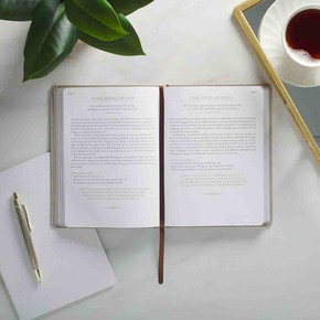 Ten Minutes with God for Women Daily Devotional