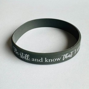 Opaska silikonowa - Be still and know - szary