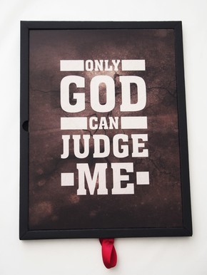 Plakat ze stali - Only God can judge me Brąz